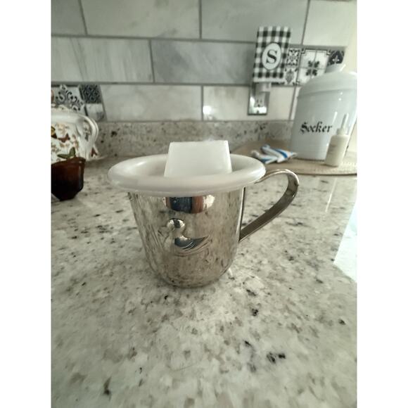 Vintage 1987 Silver Plated Baby Sippy Cup; Duck Embossed With plastic sipper lid - Picture 2 of 4
